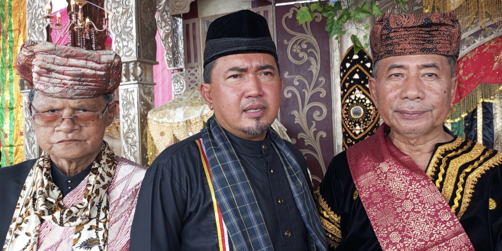 nagari-surantiah-baralek-gadang,-saidal-masfiyuddin-dilewakan-gelar-dt-rj-bilang