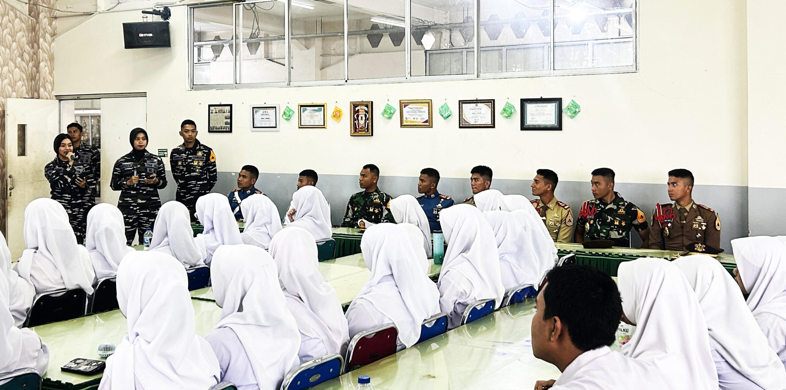 kunjungi-sekolah,-kehadiran-taruna-al-motivasi-generasi-muda-cinta-bahari