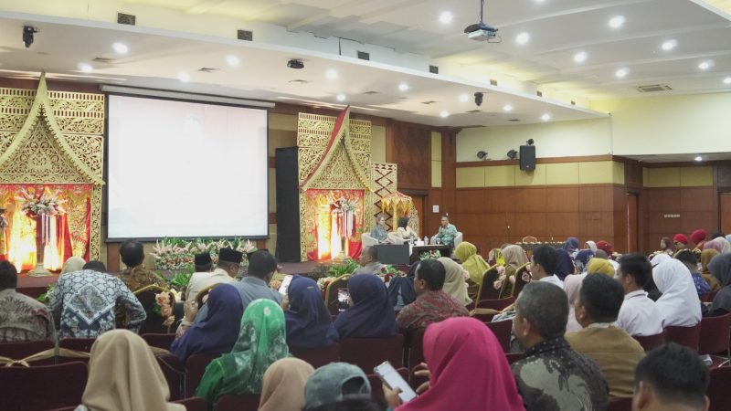 wawako-ibnu-asis-hadiri-seminar-kebangsaan-menyalakan-obor-literasi