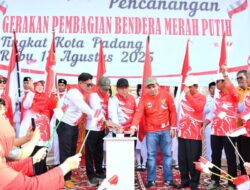 Padang Canangkan Gerakan Nasionalisme dengan Pembagian Bendera Merah Putih