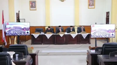 walikota-pariaman-ikuti-rapat-paripurna-dprd,-dengarkan-pidato-presiden-ri