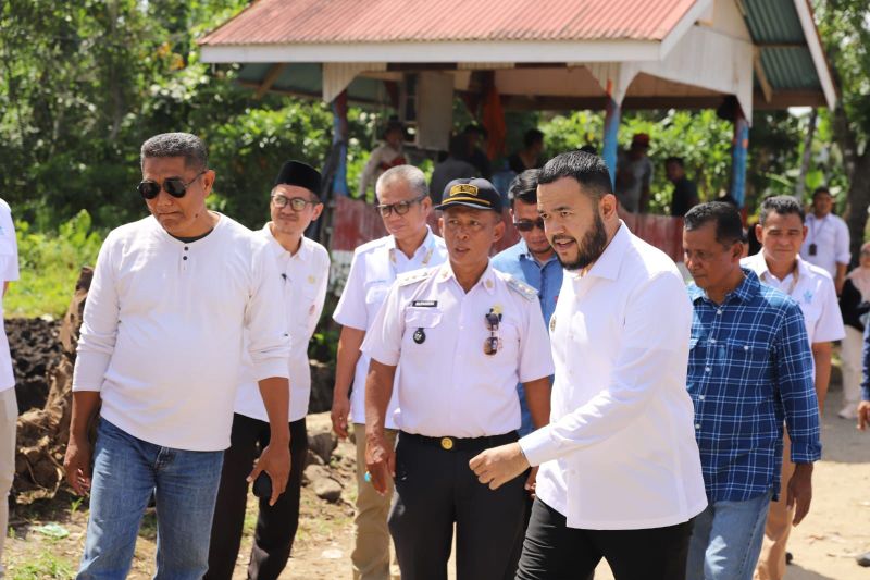 fadly-amran-pastikan-akses-jalan-dan-air-bersih-di-sman-17-padang