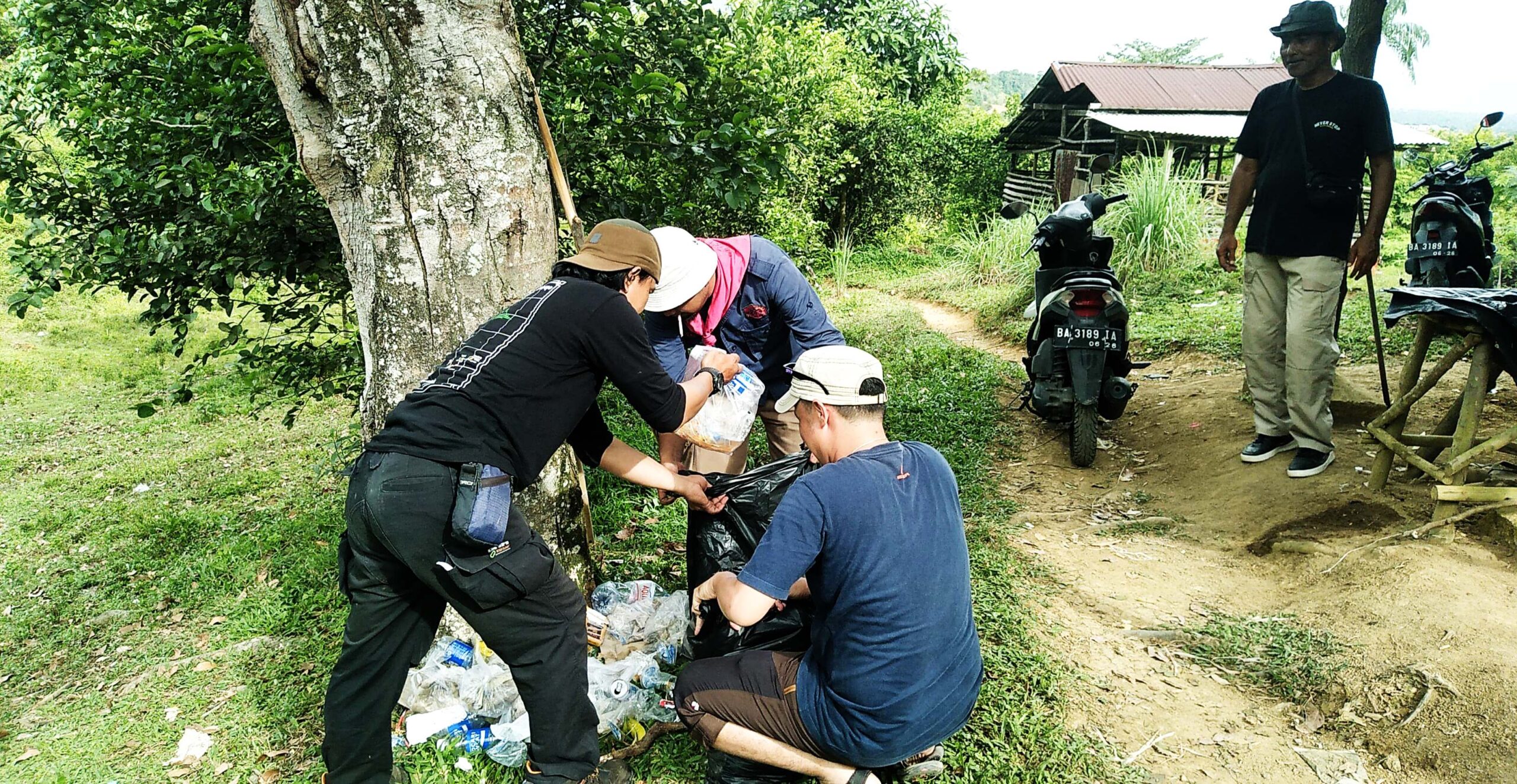hari-kedua,-peserta-lomba-lintas-alam-tjphk-bermalam-di-basecamp-sungai-bangek