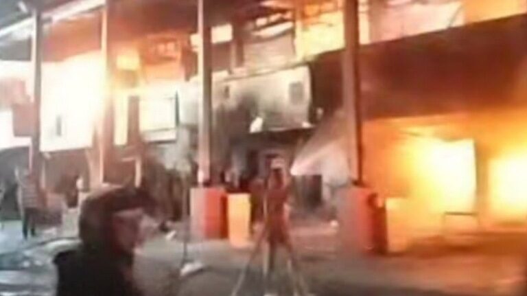 kebakaran-besar-landa-pasar-atas-payakumbuh