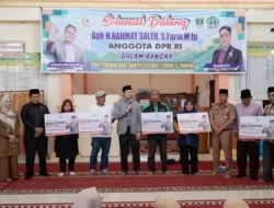 Bagikan Beasiswa PIP di SMA 15 Padang, Rahmat Saleh Minta Kolaborasi Pendidikan