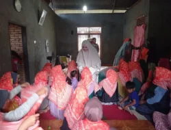 Nevi Zuairina Membaur dengan Warga dan Berbagi Bingkisan di Sumbar II