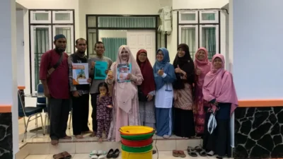 Nevi Zuairina Dorong UMKM Pasbar Naik Kelas, Serahkan Bantuan Tong Sampah ke Jejaring DPD PKS