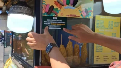 Prodi S3 Farmasi Unand Selenggarakan Sosialisasi dan Edukasi Sertifikasi Halal bagi Pedagang Kaki Lima