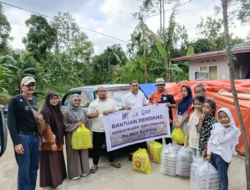 Nevi Zuairina Salurkan Bantuan Rendang, Hangatkan Harapan Korban Banjir Bandang di Agam