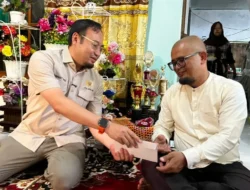 Rahmat Saleh Kunjungi Keluarga Korban Hilang di Pantai Ulak Karang, Sampaikan Duka Mendalam