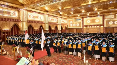 Wisuda Ahli Madya, Sarjana, Magister, dan Doktor Periode II Tahun Akademik 2025/2026 yang diselenggarakan Universitas Putra Indonesia “YPTK” di UPI Convention Center, Kamis (21/5/2026)