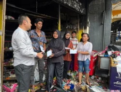 Rahmat Saleh Tinjau Kebakaran di Limau Manis Padang, Salurkan Bantuan untuk Korban