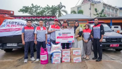 Pertamina Sumbar Berikan Bantuan Bencana Banjir di Kota Padang